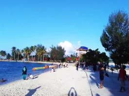 FOTO : Ratusan Warga Sultra Menikmati Liburan di Pulau Bokori Pulau Bokori, sultra