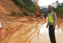 Tertutup Longsor, Akses Jalan Menuju Wanggudu, Konut Terganggu Tertutup Longsor, Akses Jalan Menuju Wanggudu, Konut Terganggu