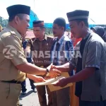 Bupati Konut Serahkan 15.000 Kartu BPJS Kesehatan Kepada Masyarakat Bupati Konut Serahkan 15.000 Kartu BPJS Kesehatan Kepada Masyarakat