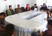 Tolak Digusur, PKL Depan Kampus UHO Mengadu ke Dewan Tolak Digusur, PKL Depan Kampus UHO Mengadu ke Dewan