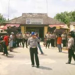 Oknum Polisi Aniya Warga, Polsek Kulisusu Butur Didemo Polsek Kulisusu di demo warga