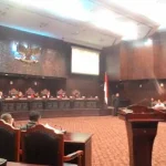 Kuasa Hukum Dokter Minta PSU Jilid III, Rumah Kita Minta Ditetapkan Bupati Muna Terpilih SIDANG PSU MUNA: Suasana sidang hasil Pemungutan Suara Ulang (PSU) Jilid II Kabupaten Muna, Sulawesi Tenggara (Sultra) yang digelar di gedung MK, Selasa sore (19/72016). Agenda sidang kali ini adalah mendengarkan laporan para pihak. FOTO RIZKI ARIFIANI/ZONASULTRA.COM