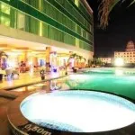 Yuk, Rayakan Wedding Super Murah di Koi Resto Sky Pool Hotel Grand Clarion