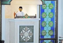 FOTO : Ustadz Yusuf Mansur Saat Membawakan Khutbah Jum’at di Masjid Agung Al Kautsar Kendari