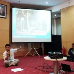 JATAM Sebut Ada Teterlibatan Dua Kementerian Dalam Kasus Dugaan Korupsi Gubernur Sultra DISKUSI KASUS TAMBANG: Campagner JATAM Komoditi Nikel, Sahrul dalam diskusi yang digelar di Gedung KPK, Jalan Rasuna Said Kuningan Setia Budi Jakarta Pusata, Selasa Sore (30/8/2016). (RIZKI ARIFIANI/ZONASULTRA.COM)