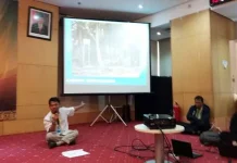 JATAM Sebut Ada Teterlibatan Dua Kementerian Dalam Kasus Dugaan Korupsi Gubernur Sultra DISKUSI KASUS TAMBANG: Campagner JATAM Komoditi Nikel, Sahrul dalam diskusi yang digelar di Gedung KPK, Jalan Rasuna Said Kuningan Setia Budi Jakarta Pusata, Selasa Sore (30/8/2016). (RIZKI ARIFIANI/ZONASULTRA.COM)