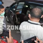 KPK Bawa Sejumlah Koper dan Tas Dari Dalam Ruang Kerja Gubernur