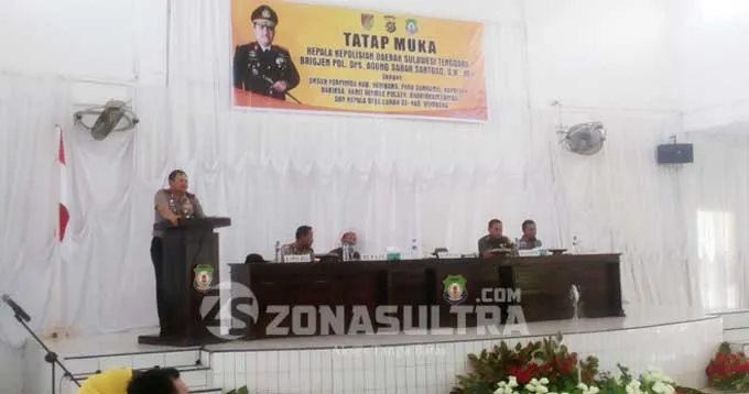 Kapolda Sultra Himbau Masyarakat Bombana Jaga Keamanan Pilkada Kapolda Sultra Himbau Masyarakat Bombana Jaga Keamanan Pilkada