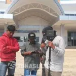 Ahli Waris Tanah Bandara Saniban Murka, Ini Penyebabnya Kisruh Bandara Saniban: Ahli waris Songkeng Daeng Masiki, Sandy Saputra pemilik lahan bandara Saniban di Tanggetada, Kabupaten Kolaka menemui petugas BPN Kolaka yang tengah meletakan pengukuran batas tanah yang belum diganti rugi oleh Pemda Kolaka, Rabu (3/8/2016). FOTO: Abdul Saban/ZONASULTRA.COM