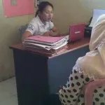 Ibu Kos Kemalingan, Uang dan Emas 30 Gram Raib Siti Fatimah saat dimintai keterangan oleh Penyidik reskrim Polsek Murhum. Foto : ISTIMEWA