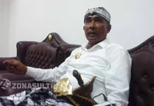 Penampilan Tari Klosal, Akhiri Puncak Festival Budaya Tua Buton Nampak Bupati Buton Samsul Umar Abdul Samiun SH, saat ditemui ruang kerjanya. (Nanang/Zonasultra.com)