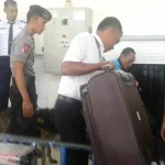 Cegah Peredaran Narkoba, Polda Sultra Razia di Bandara Halu Oleo Direktorat Reserse Narkoba (Ditres Narkoba) Kepolisian Daerah (Polda) Sultra menggelar razia di Bandara Halu Oleo, Kamis (25/8/2016) sore. Lukman Budianto/ZONASULTRA.COM