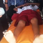 Tak Tahan Terik Matahari, Seorang Anak SD di Konsel Pingsan Saat Upacara Tak Tahan Terik Matahari, Seorang Anak SD di Konsel Pingsan Saat Upacara