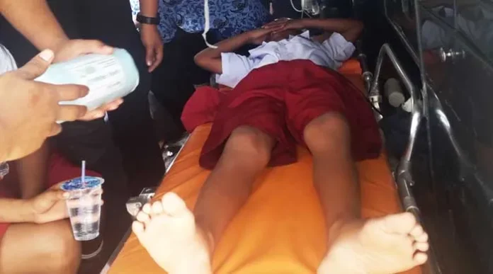 Tak Tahan Terik Matahari, Seorang Anak SD di Konsel Pingsan Saat Upacara