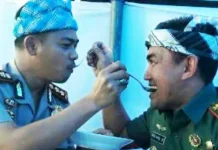 Foto “Mesra” Dandim dan Kapolres Buton Diapresiasi Masyarakat Foto "Mesra" Dandim dan Kapolres Buton Diapresiasi Masyarakat