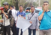 KBM UHO Desak Rektor Ganti Pengurus Bidikmisi demonstran uho ganti bidikmisi