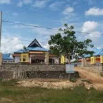 Dibangun Sejak 2007, Rujab Pimpinan DPRD Konsel Belum Juga Ditempati RUJAB DPRD: Tampak rumah jabatan pimpinan DPRD Konsel yang hanya dilakukan pengerjaan terus namun belum ditempati. Rujan ini telah dibangun sejak 2007 silam. FOTO IRFAN MUALIM/ZONASULTRA.COM