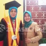 Istri Rektor UHO Jadi Wisudawan Terbaik Wa Kuasa Baka bersama Dekan FTIK Weka Widayati