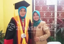 Istri Rektor UHO Jadi Wisudawan Terbaik Wa Kuasa Baka bersama Dekan FTIK Weka Widayati