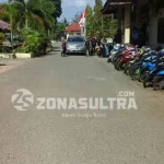 KPK Periksa Sejumlah Saksi Dugaan Korupsi Gubernur Sultra, Polres Baubau Disterilkan PENJAGAAN KETAT : Penjagaan sekitar Mapolres Baubau, Sabtu (27/8/2016) diperketat. Hal itu terkait pemeriksaan sejumlah saksi terkait dugaan korupsi Gubernur Sultra Nur Alam oleh tim penyidik KPK. Penyidik KPK akan memeriksa sejumlah pejabat dan PNS Pemda Buton. FOTO : MULYADI/ZONASULTRA.COM