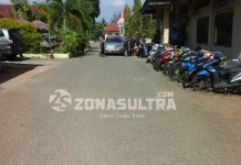 KPK Periksa Sejumlah Saksi Dugaan Korupsi Gubernur Sultra, Polres Baubau Disterilkan PENJAGAAN KETAT : Penjagaan sekitar Mapolres Baubau, Sabtu (27/8/2016) diperketat. Hal itu terkait pemeriksaan sejumlah saksi terkait dugaan korupsi Gubernur Sultra Nur Alam oleh tim penyidik KPK. Penyidik KPK akan memeriksa sejumlah pejabat dan PNS Pemda Buton. FOTO : MULYADI/ZONASULTRA.COM