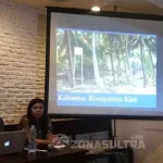 Tersandung Kasus Korupsi, Nur Alam Dinilai Ingkar Janji Campagner Jaringan Advokasi Tambang (JATAM) Komoditi Nikel, Sahrul selaku narasumber dalam diskusi yang digelar di Menteng Jakarta Pusat, Senin (29/8/2016).(Rizki Arifiani/ZONASULTRA.COM)