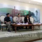 2016, KPI Janji Tuntaskan Perpanjangan Izin Lembaga Penyiaran Swasta Diskusi RUU ITE, moderator (kiri), Henri Subiakto (tengah) Agung Suprio (kanan).