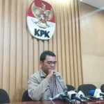 Diperiksa, Isteri Kadis ESDM Beri Informasi Penting Untuk KPK Kepala Bagian Pemberitaan dan Publikasi KPK, Priharsa Nugraha saat memeberikan keterangan pemeriksaan terhadap saksi Fatmawati Kasim, di Gedung KPK, Jalan Rasuna Said Kuningan, Rabu (31/8/2016).