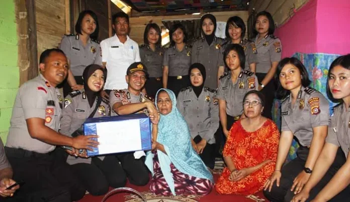 kunjungan_kapolres_konsel Dikunjungi Anggota Polisi, Ibu Kandung Harmawati Memilih Diam