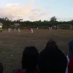 Laga Persahabatan, Tim DPRD Taklukan Tim Pemda Butur Suasana pertandingan persahabatan sepakbola antara tim Pemda Butur lawan tim DPRD, Selasa (16/8/2016). Pada pertandingan ini disaksikan langsung oleh Bupati Butur Abu Hasan. Darmawan/ZONASULTRA.COM