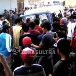 Kapolres Kendari Ogah Komentari Kasus Penembakan Yang Dilakukan Anggotanya sejumlah awak media saat hendak dikonfirmasi perihal penembakan Altisna, warga Desa Lamondowo Kecamatan Andowia Konawe Utara yang dilakukan anggotanya berinisial AL, pada Rabu subuh (10/8/2016) pukul 05.00 wita disekitar Bondoala Kecamatan Sampara Kabupaten Konawe. (Foto : Murtaidin Mumu/ZONASULTRA.COM)