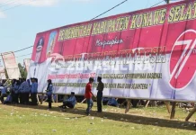 Saat Bendera Dikibarkan, Puluhan PNS di Konsel Memilih Berteduh Saat Bendera Dikibarkan, Puluhan PNS di Konsel Memilih Berteduh
