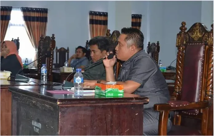 Suasana rapat pembentukan Pansus, Selasa (2/8/2016) di ruang rapat gedung DPRD Butur. (ZONASULTRA.COM/ZONASULTRA.COM)