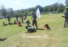 Siswa SMPN 2 Sawerigadi Gelar Pertujunkan Drama Kolosal Perjuangan Jenderal Sudirman di HUT RI DRAMA KOLOSAL: Pertunjukan drama kolosal lintas sejarah Jendral Sudirman di Ambarawa oleh siswa-siswi Sekolah Menengah Pertama (SMP) Negeri 2 Sawerigadi pada peringatan HUT RI ke-71 di Lapangan Marobea, Desa Marobea, Kecamatan Sawerigadi, Kabupaten Muna Barat, Rabu (17/8/2016). FOTO LA ODE PIALO/ZONASULTRA.COM