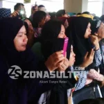 Suasana Haru dan Isak Tangis Iringi Pelepasan Jamaah Haji Kota Kendari Suasana Haru dan Isak Tangis Iringi Pelepasan Jamaah Haji Kota Kendari
