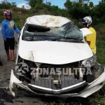 Tabrak Pohon, Mobil Avanza Terbalik dan Hancur Tabrak Pohon, Mobil Avanza Terbalik dan Hancur