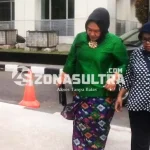 Tina Nur Alam Hadiri Sidang Promosi Doktor Suaminya Tina Nur Alam Hadiri Sidang Promosi Doktor Suaminya