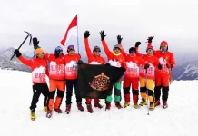Senator Umar Arsal Kibarkan Merah Putih di Elbrus, Puncak Gunung Tertinggi di Eropa Senator Umar Arsal Kibarkan Merah Putih di Elbrus, Puncak Gunung Tertinggi di Eropa