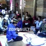 Sebelum Jenazah Alo Sutrisna Dikebumikan, Kapolres Kendari Lakukan Prosesi Kalosara Sebelum Jenazah Alo Sutrisna Dikebumikan, Kapolres Kendari Lakukan Prosesi Kalosara