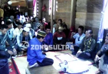 Sebelum Jenazah Alo Sutrisna Dikebumikan, Kapolres Kendari Lakukan Prosesi Kalosara Sebelum Jenazah Alo Sutrisna Dikebumikan, Kapolres Kendari Lakukan Prosesi Kalosara