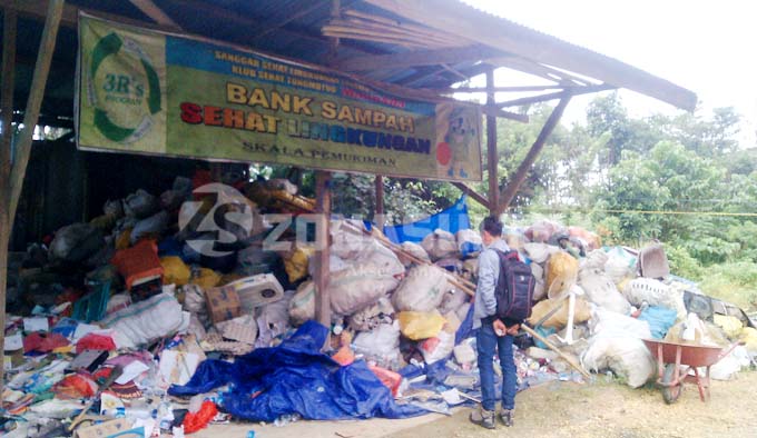 bank-sampah-milik-dr-mawarni-arumi-yang-ada-di-desa-baruga-kecamatan-uepai-kabupaten-konawe