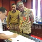 Merasa Tak Lagi Dianggap Gubernur Nur Alam Luapkan Kekecewaannya gubernur-sulawesi-tenggara-sultra-nur-alam-saat-menandatangani-mou-kendari-newport2