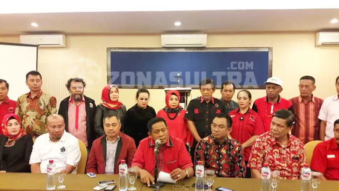 konfrensi-persfoto-bersama-pasangan-calon-walikota-dan-wakil-walikota-kendari-zayat-suriyah-dan-pasangan-bupati-dan-wakil-bupati-kolaka-utara
