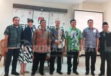 Dorong Akses Pemilu Bagi Penyandang Disabilitas, KPU RI Gelar Lomba Karya Jurnalistik lomba-karya-jurnalistik-ketua-kpu-juri-ardiantoro-batik-hijau-meresmikan-launching-lomba-karya-jurnalistik-pemilu-akses-2017-di-media-center-kpu