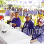 Sejumlah Kades dan PNS Ikut Saat Umar- Bakry Mendaftar di KPUD PENDAFTARAN-CALON-BUPATI-Pasangan-Calon-Umar-Bakry-bersama-istri-saat-menyerahkan-berkas-dukungan-pendaftaran-Calon-Bupati-dan-Wakil-Bupati-periode-2017-2022.webp