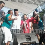 pencalonan-walikota-suasana-deklarasi-pencalonan-walikota-muhamad-zayat-kaimuddin-derik-dan-suri-syahriah-mahmud-di-pelataran-eks-mtq-kendari