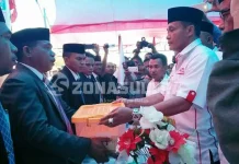 Rajiun – Lamani, Balon Pertama Mendaftar di KPU penyerahan-dokumen-pendaftaran-pasangan-bakal-calon-bupati-dan-wakil-bupati-oleh-bakal-calon-bupati-muna-barat