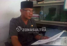 NU dan Muhammadiyah Sepakat 10 Dzulhijjah Perayaan Idul Adha Kepala Seksi Penyelenggara Syariah dan Sistim Informasi Urusan Agama Islam Kantor Wilayah departemen Agama Sultra Abdul Rauf, Saat memberikan keterangan terkait pelaksanaan Sholat Idul Adha, Rabu (7/9/2016). (HASAN/ ZONASULTRA.COM)