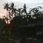 Diterjang Angin Puting Beliung, Lima Rumah Warga Koltim Rusak Parah Rumah warga Kelurahan Atula, dan Welala Kecamatan Ladongi, Kabupaten Kolaka Timur (Koltim), Jumat (30/9/2016). Rusak parah akibat riupan angin puting beliung. FOTO:JASPIN/ZONASULTRA.COM