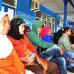 10.000 Warga Baubau Terancam Tak Punya e-KTP Antrian padat warga Baubau di Kantor Disdukcapil. Foto: Rahman/kabarbuton.com